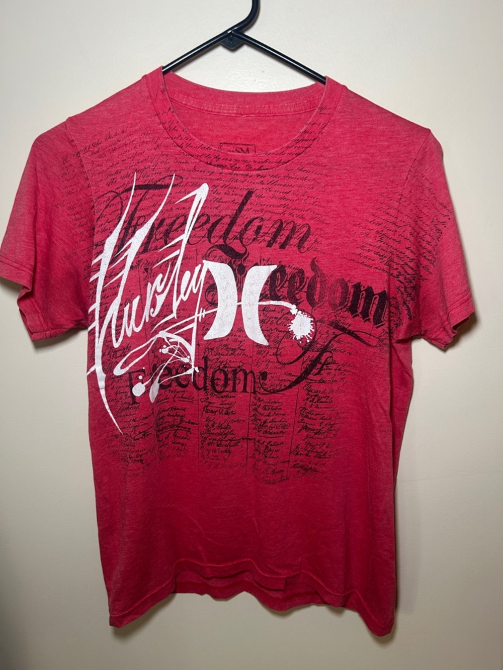 Hurley Red Graphic Script Logo Short Sleeve Tee small